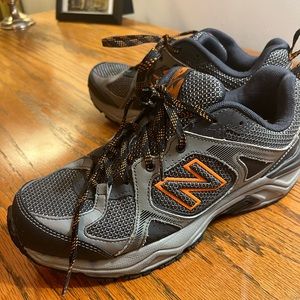 Men’s Size 8 Extra Wide (4E) - New Balance Black Orange